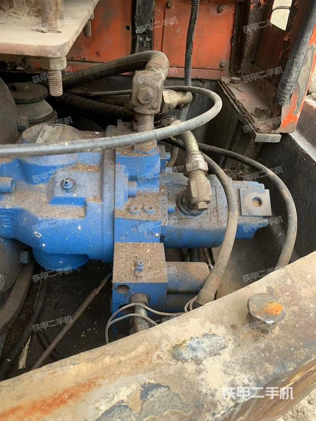 液壓泵艙室正面整體(整機外觀) 液壓泵艙室正面整體(整機外觀)