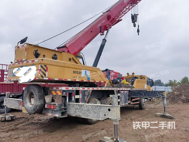 右前45度（汽車起重機(jī)外觀）