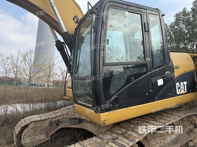 駕駛室整體(整機外觀) 駕駛室整體(整機外觀)