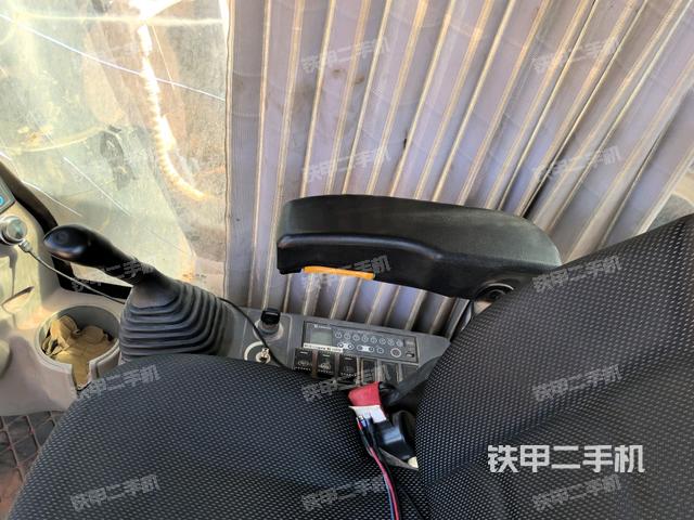 座椅左側(cè)控制臺(tái)/音響/含左手柄（駕駛室部分）
