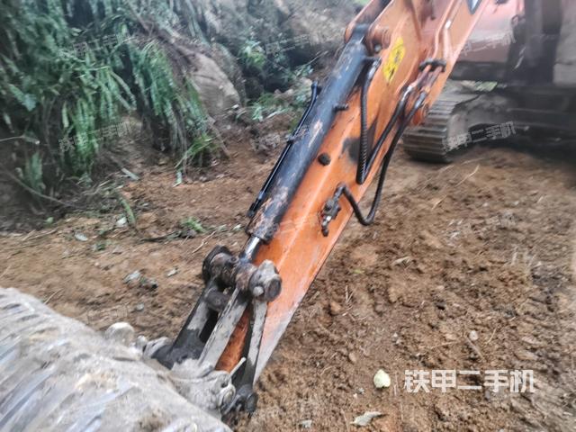 轉(zhuǎn)盤(pán)和下車(chē)架正前(工作和回轉(zhuǎn)裝置) 轉(zhuǎn)盤(pán)和下車(chē)架正前(工作和回轉(zhuǎn)裝置)