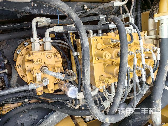 回轉(zhuǎn)馬達和主控閥（整機外觀）