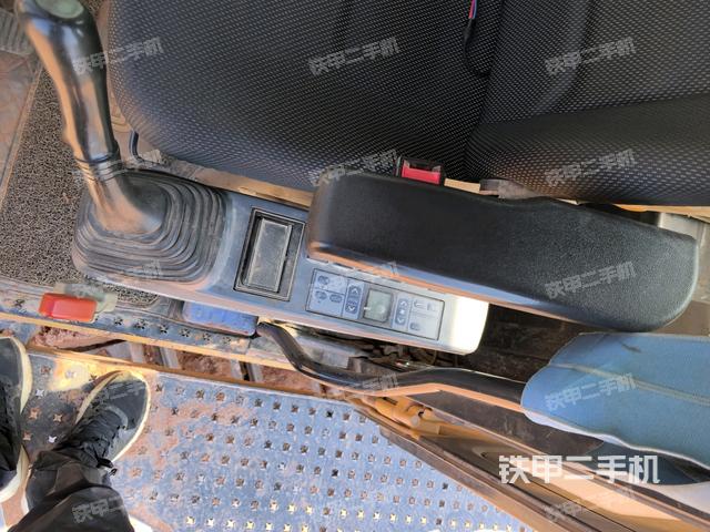 座椅右側(cè)控制臺(tái)/鑰匙門(mén)/油門(mén)/含右手柄（駕駛室部分）