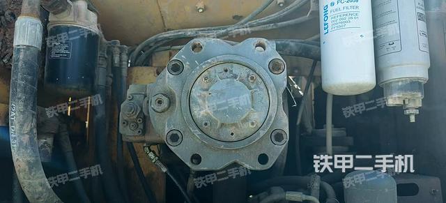 液壓泵艙室正面整體(整機外觀) 液壓泵艙室正面整體(整機外觀)