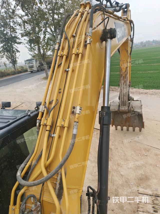 大臂背部俯視（工作和回轉(zhuǎn)裝置）