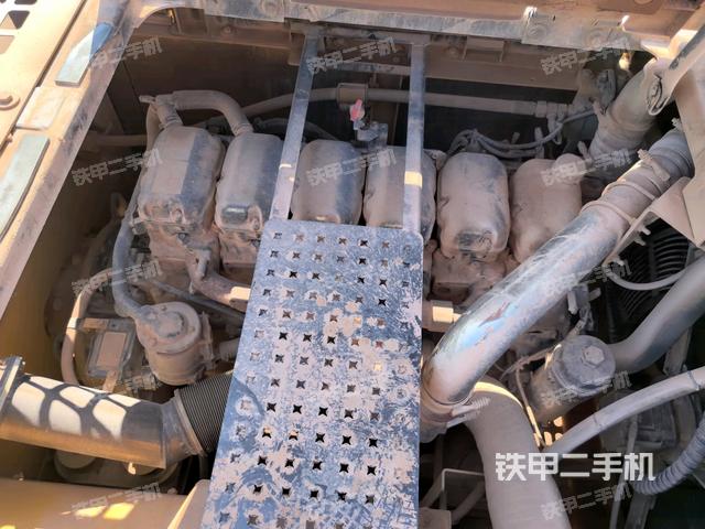 發(fā)動(dòng)機(jī)室（上車(chē)部件）