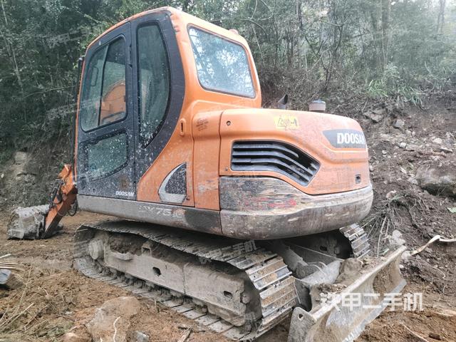 左后45(整機(jī)外觀) 左后45(整機(jī)外觀)