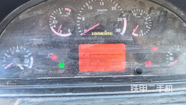 駕駛室工作臺(tái)（整機(jī)外觀及大件）