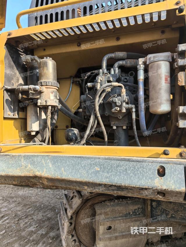 液壓泵艙室正面整體（整機(jī)外觀）