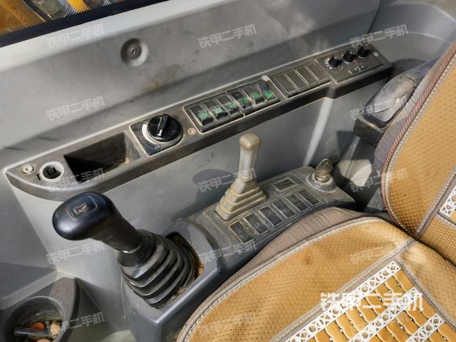 座椅右側(cè)控制臺/鑰匙門/油門/含右手柄（駕駛室部分）