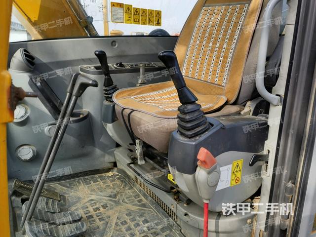 座椅左側(cè)控制臺/音響/含左手柄（駕駛室部分）