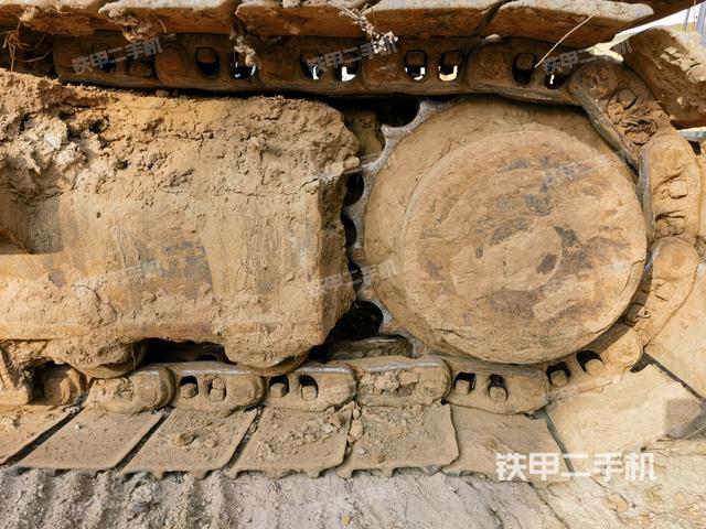 右驅(qū)動輪（行走機構(gòu)）