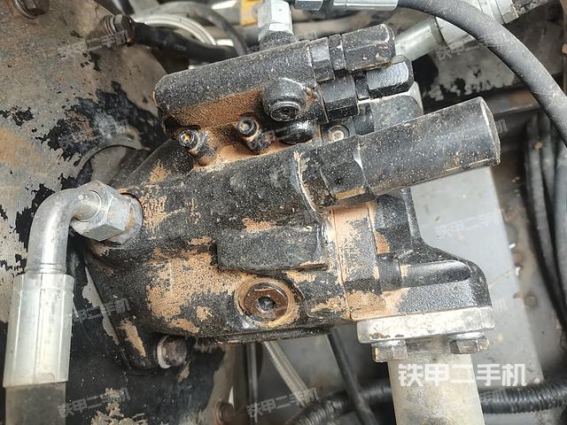 液壓泵艙室正面整體(整機(jī)外觀) 液壓泵艙室正面整體(整機(jī)外觀)
