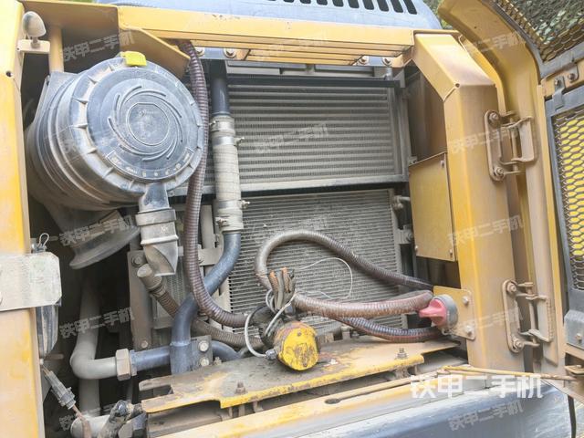 散熱器正面(大件艙室) 散熱器正面(大件艙室)