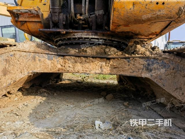 轉(zhuǎn)盤和下車架正前（工作和回轉(zhuǎn)裝置）