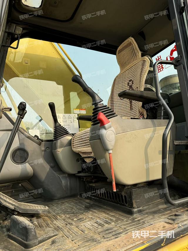 駕駛室整體（整機外觀）