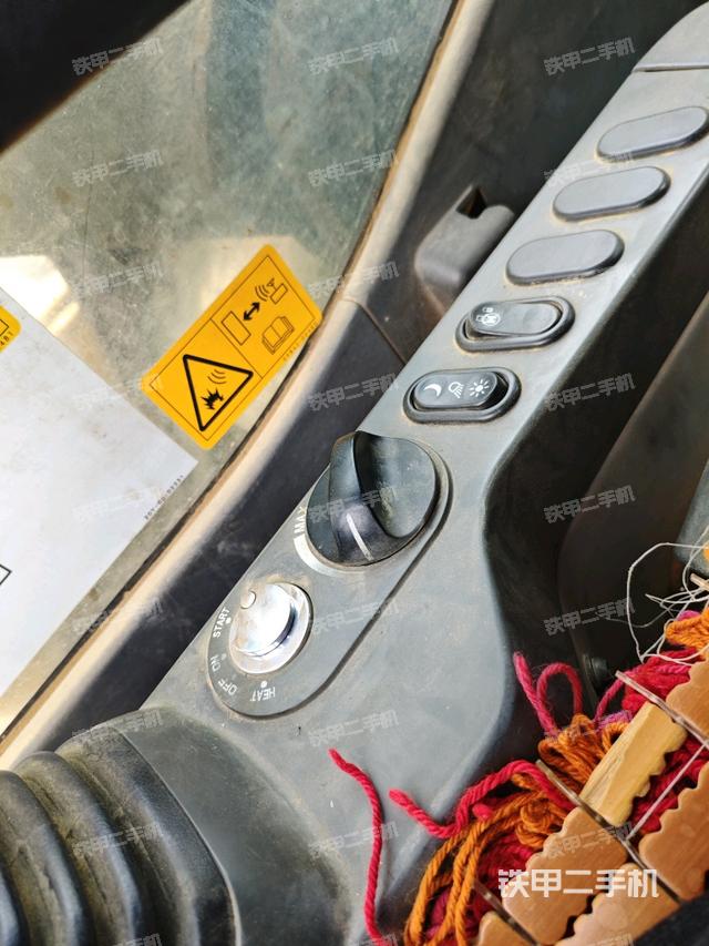 座椅左側(cè)控制臺/音響/含左手柄（駕駛室部分）