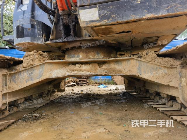 轉(zhuǎn)盤和下車架正前(工作和回轉(zhuǎn)裝置) 轉(zhuǎn)盤和下車架正前(工作和回轉(zhuǎn)裝置)
