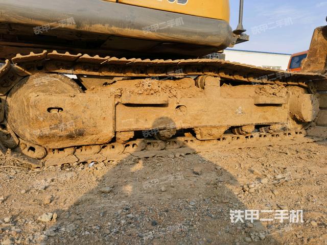 左側(cè)履帶整體?(行走機(jī)構(gòu)) 左側(cè)履帶整體?(行走機(jī)構(gòu))