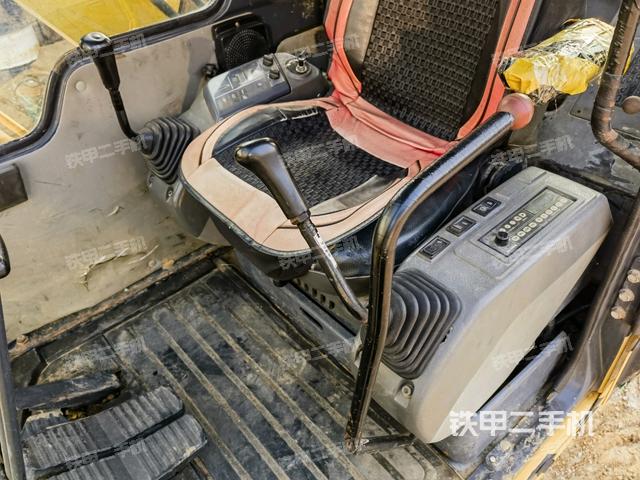 座椅左側(cè)控制臺(tái)/音響/含左手柄（駕駛室部分）