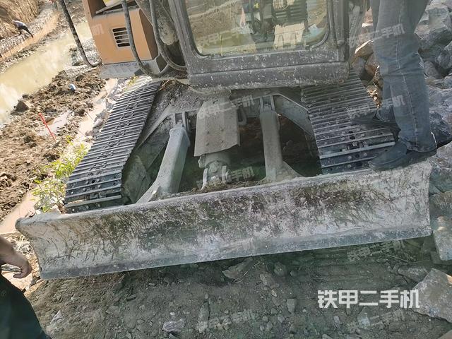 轉(zhuǎn)盤和下車架正前（工作和回轉(zhuǎn)裝置）