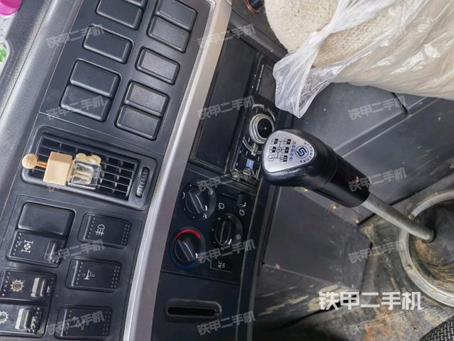 操作室正側(cè)（起重機(jī)駕駛室正側(cè)及內(nèi)部，操作室及內(nèi)部）