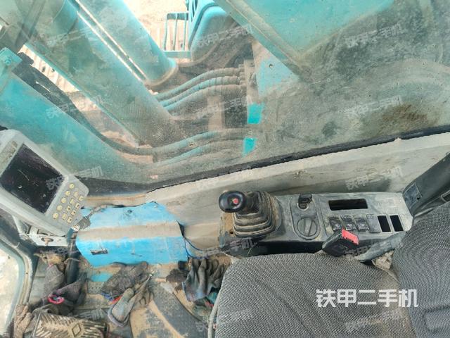 座椅右側(cè)控制臺/鑰匙門/油門/含右手柄（駕駛室部分）