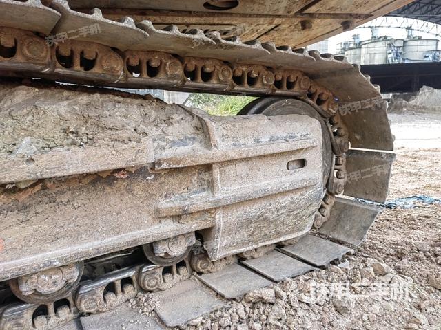 右驅(qū)動輪（行走機(jī)構(gòu)）