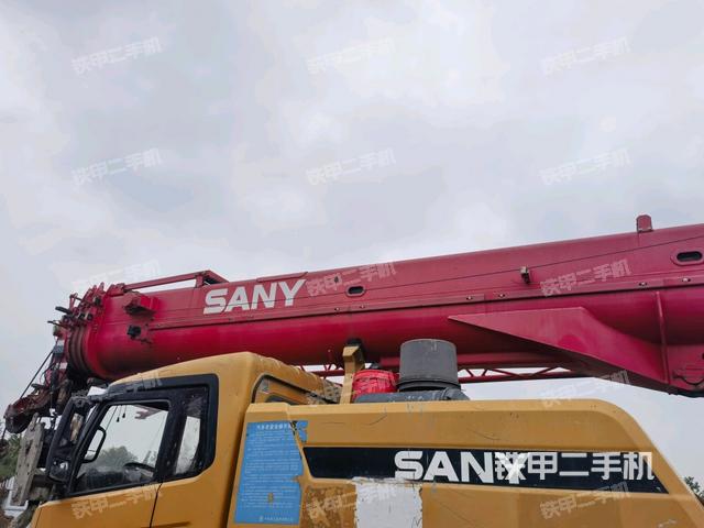 蓄電瓶（汽車起重機(jī)其他部件展示）