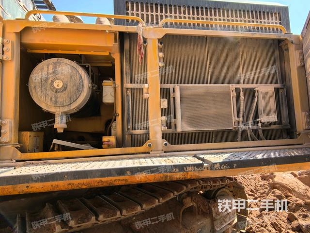 散熱器正面(大件艙室) 散熱器正面(大件艙室)