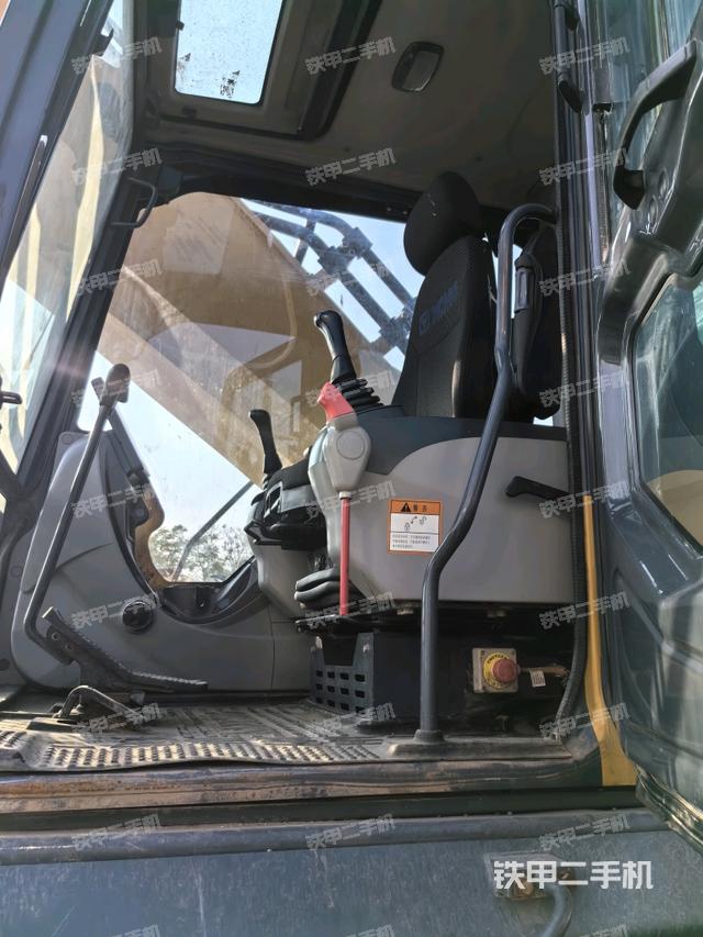 駕駛室整體（整機(jī)外觀）