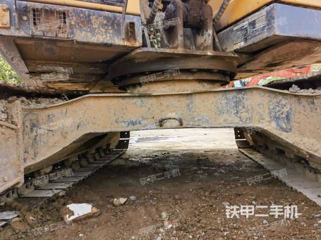 轉(zhuǎn)盤和下車架正前（工作和回轉(zhuǎn)裝置）