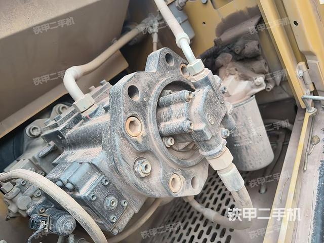 液壓泵艙室正面整體（整機(jī)外觀）