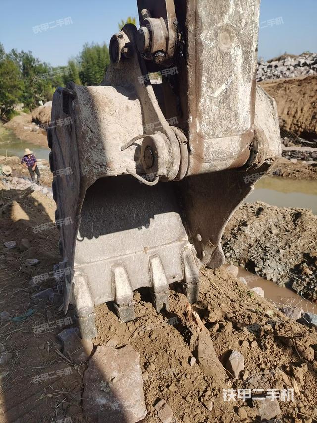 鏟斗右后整體（工作和回轉(zhuǎn)裝置）