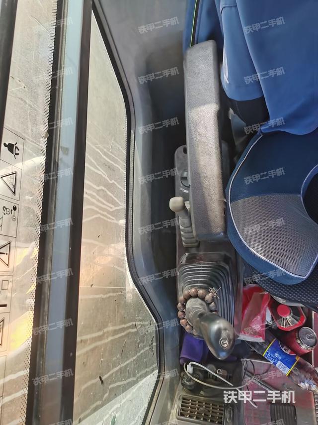 座椅右側(cè)控制臺(tái)/鑰匙門/油門/含右手柄（駕駛室部分）