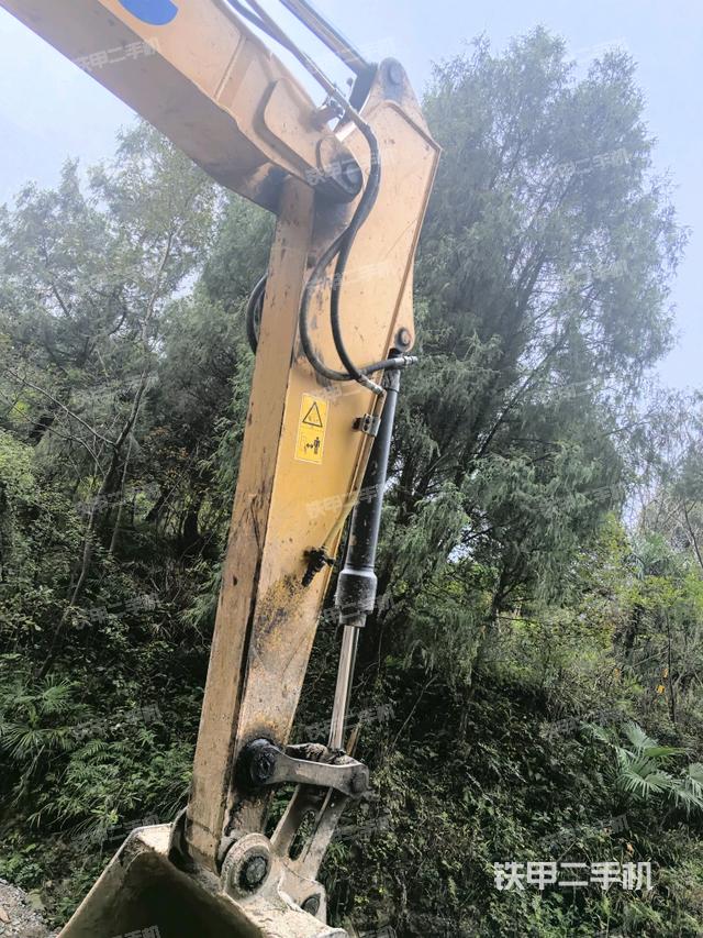 小臂整體左后(工作和回轉(zhuǎn)裝置) 小臂整體左后(工作和回轉(zhuǎn)裝置)