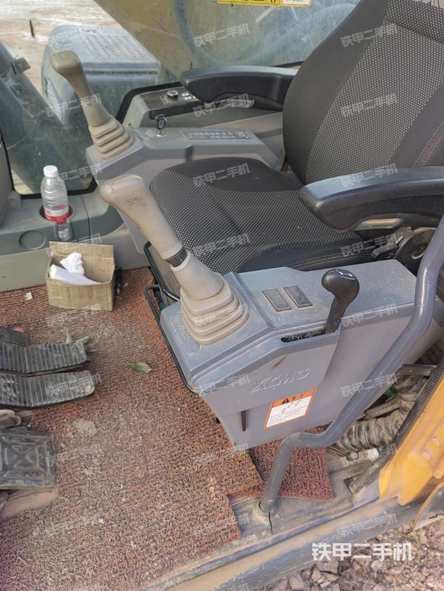 座椅右側(cè)控制臺/鑰匙門/油門/含右手柄（駕駛室部分）