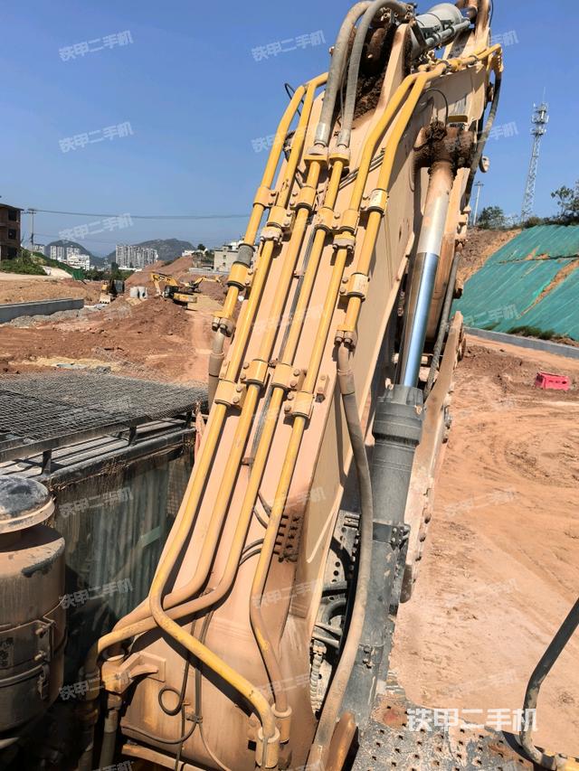 大臂油缸整體?豎拍（工作和回轉(zhuǎn)裝置）