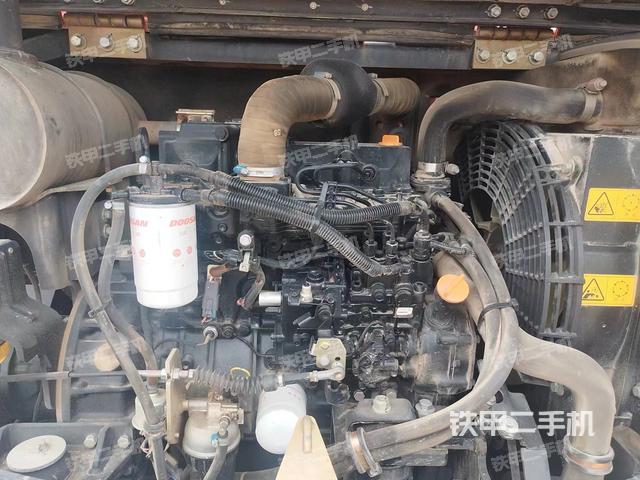 回轉(zhuǎn)馬達和主控閥（整機外觀）