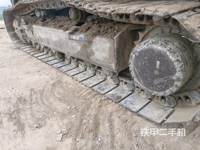 左驅(qū)動輪（行走機(jī)構(gòu)）