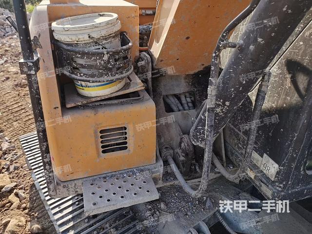 大臂根部?斜（工作和回轉(zhuǎn)裝置）