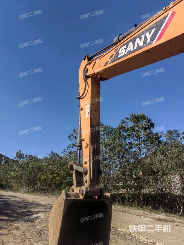 小臂整體左后(工作和回轉(zhuǎn)裝置) 小臂整體左后(工作和回轉(zhuǎn)裝置)