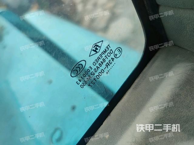 后窗玻璃角標（駕駛室部分）