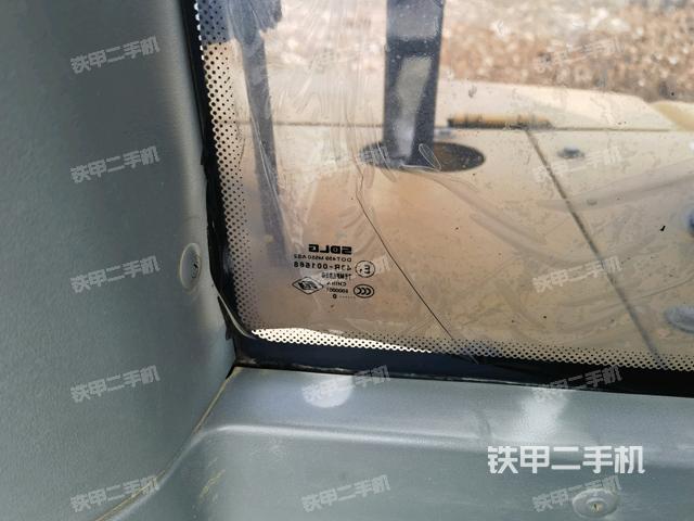 后窗玻璃角標（駕駛室部分）