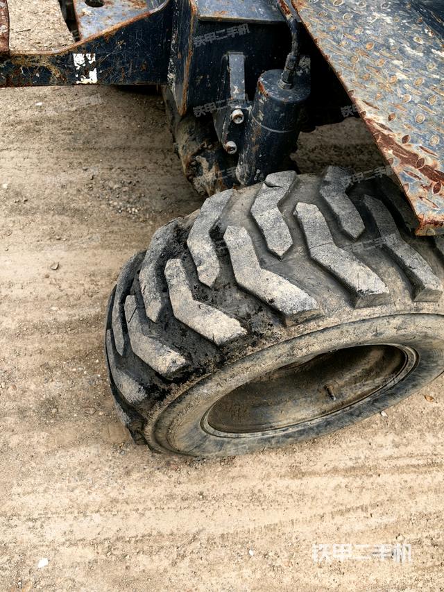 右驅(qū)動輪（行走機構(gòu)）