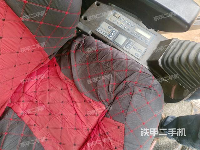 座椅左側(cè)控制臺/音響/含左手柄（駕駛室部分）