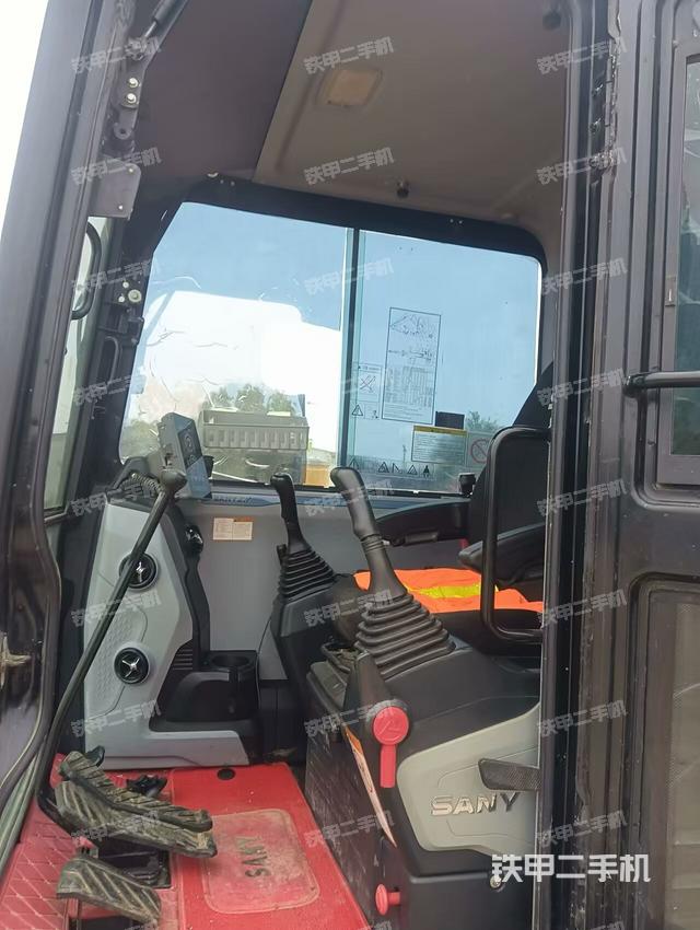 駕駛室頂部（整機(jī)外觀）