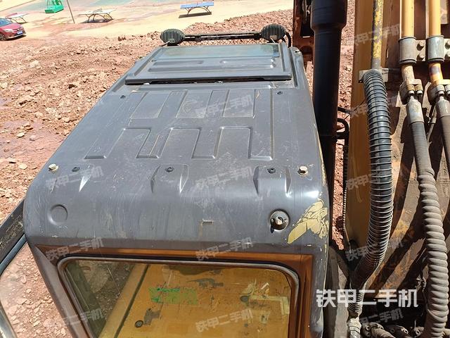 駕駛室頂部（整機外觀）