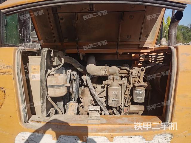 發(fā)動(dòng)機(jī)室（上車部件）