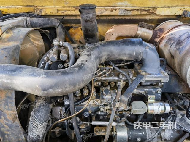 發(fā)動(dòng)機(jī)室（上車(chē)部件）